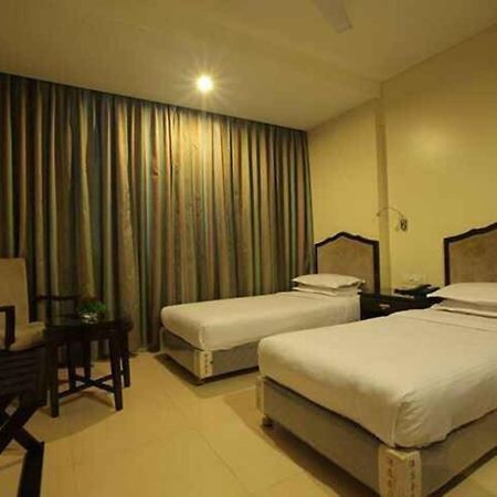 Hotel Ashoka, Pune Yerandwane Exterior foto